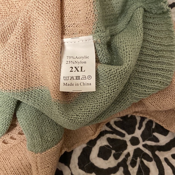 V-Neck Light Weight Short Sleeve Sweater - Picture 4 of 4